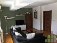 Se izdava namesten stan vo Skopje, Centar so povrshina od 72 m2.
 Ekstra: Klima, Greenje na struja, Lift, Garaza.
 Cena: 550 EUR